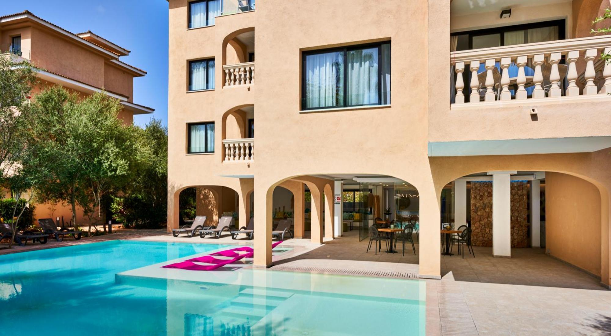 Sinfony Aparthotel 4*